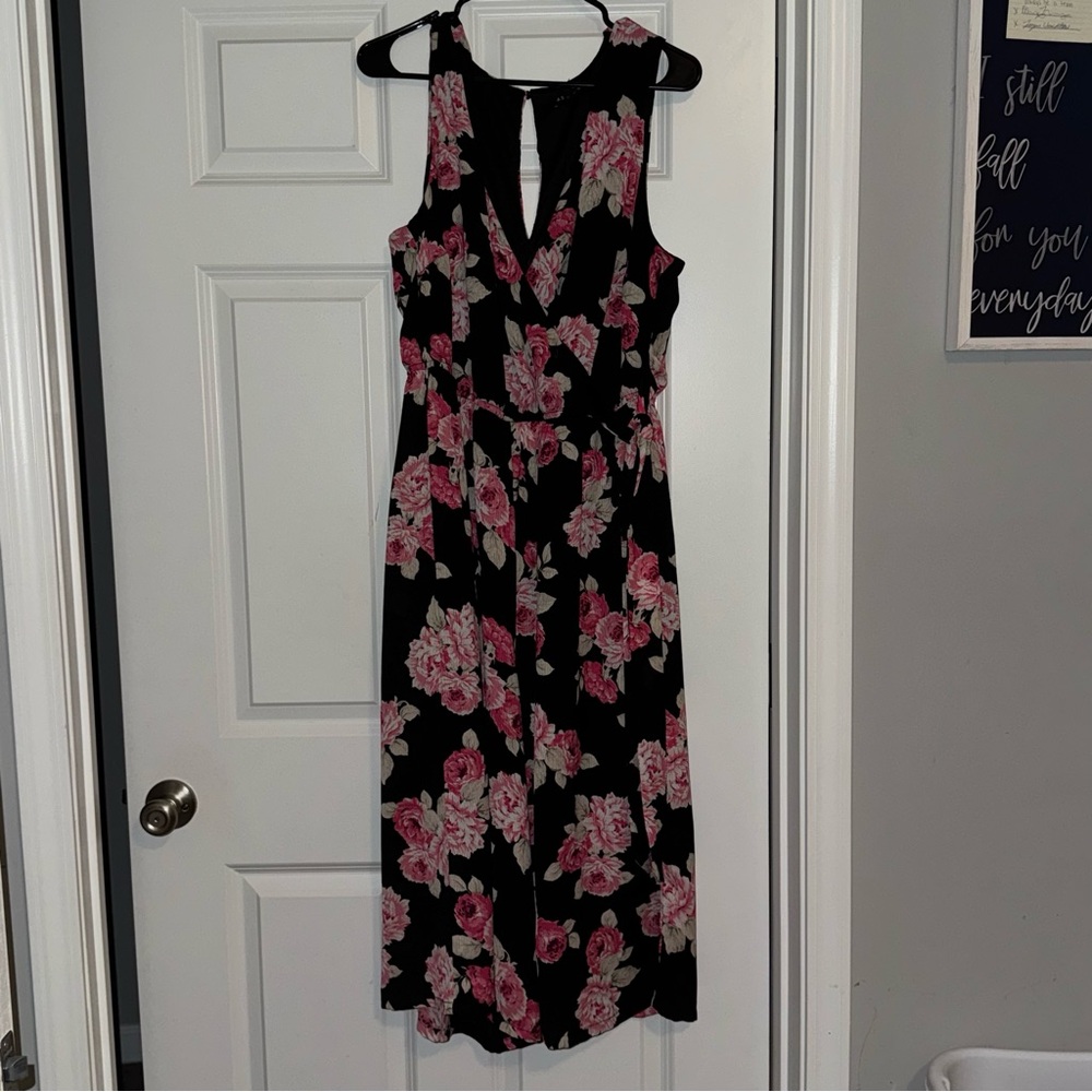 1X floral romper, great condition.